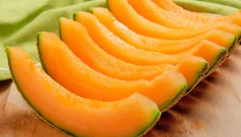 Si të zgjidhni një pjepër: 3 truke të pagabueshme për të përcaktuar nëse fruti është i pjekur