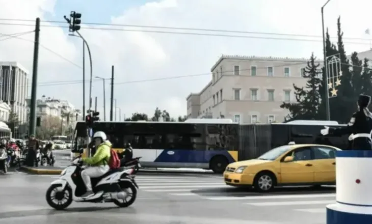 Sindikatat në Greqi njoftojnë grevë 24-orëshe/ Punonjësit pritet të paralizojnë qytetet kryesore me tubime