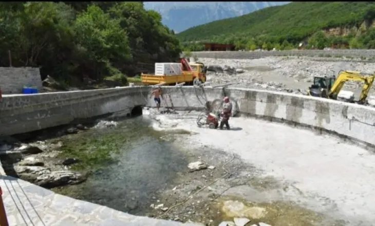 Skandal/ ‘Thahen’ llixhat e Bënjës në Përmet, kthehen në vaska bretkosash e fekalesh! Gazetari: Prokuroria të nisë hetimet