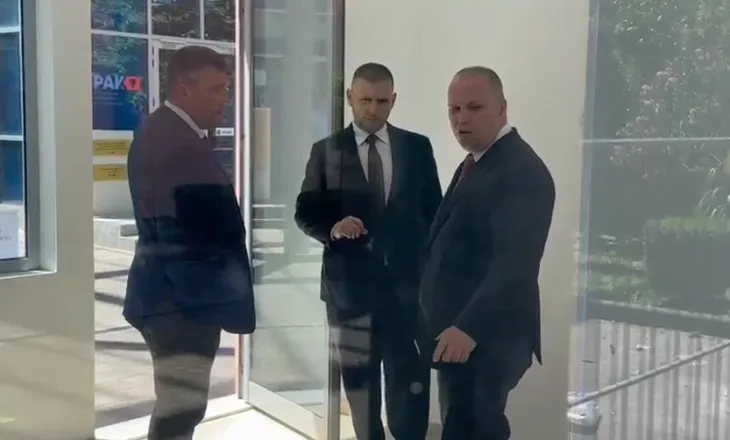 Skënder Hita në Gjykatën e Posaçme, inspekton kushtet e sigurisë