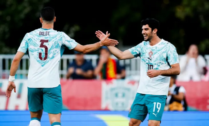 “Skuqet” Leao, Ronaldo luan 45 minuta. Portugalia bën detyrën ndaj Kilit (video)