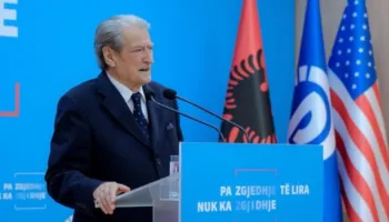 “S’mund të marrim përsipër asnjë hap”/ Qytetarët në Tiranë prej 5 ditësh në protestë, Berisha: E mbështesim, por…