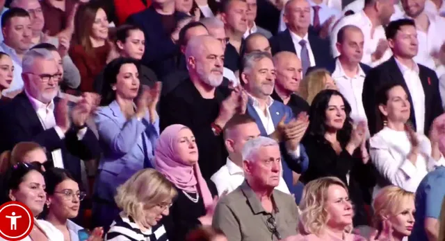 Socialistët mblidhen në Pallatin e Kongreseve për të festuar 35-vjetorin e themelimit