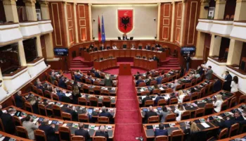 Sot Kuvendi! Në rend dite miratimi i përbërjes së Komisioneve Parlamentare, çfarë pritet të diskutohet
