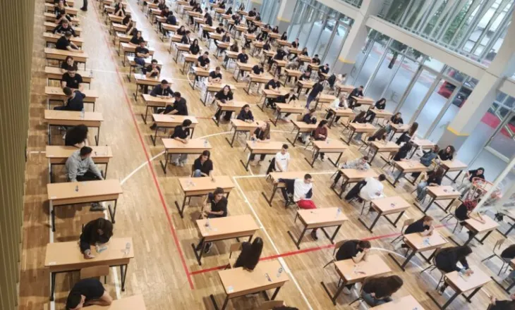 Sot provimi i parë i maturës shtetërore, nxënësit testohen në gjuhën e huaj