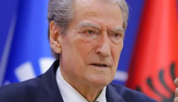 Studentëve po u bëhet presion/ Berisha: Demokratët do të dalin si qytetarë, jo me flamuj partie