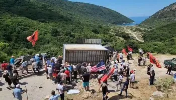“Sulm ndaj pronës private”, shoqëria ‘Riviera Kakome’ paralajmëron kallëzim penal për protestuesit që hoqën rrethimin në Kakome