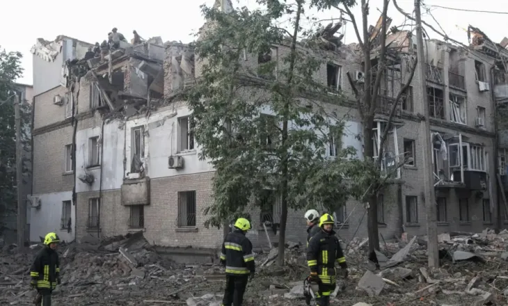 Sulmi masiv rus në Ukrainë gjatë natës, rëndohet bilanci i viktimave, të paktën 22 të vdekur dhe mbi 100 të plagosur
