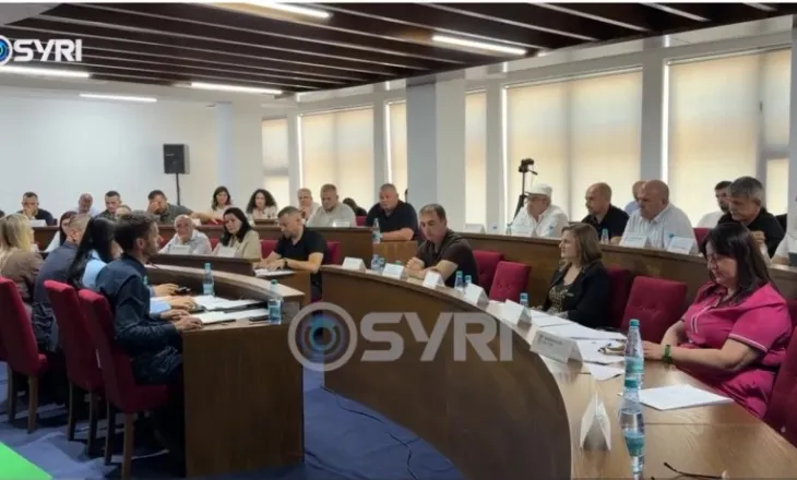 SYRI TV/ Debate për skemën e menaxhimit të mbetjeve në Lezhë, PD kundër gjobave të bashkisë