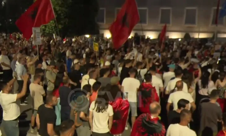 SYRI TV/ Dita e 31-të e protestave antiqeveritare, kërkohet dorëheqja e kryeministrit Rama