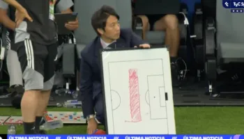 Taktika e çmendur e Japonisë kundër Van Dijk dhe Gakpo, nxirrnin tabela me kode nga stoli