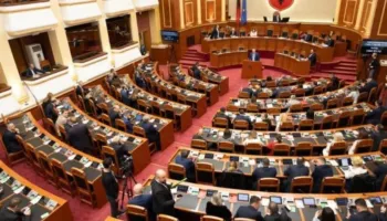 Të enjten Kuvend/ Në diskutim ndryshimet e Kodit Rrugor, 3 interpelanca në rend dite (Axhenda)