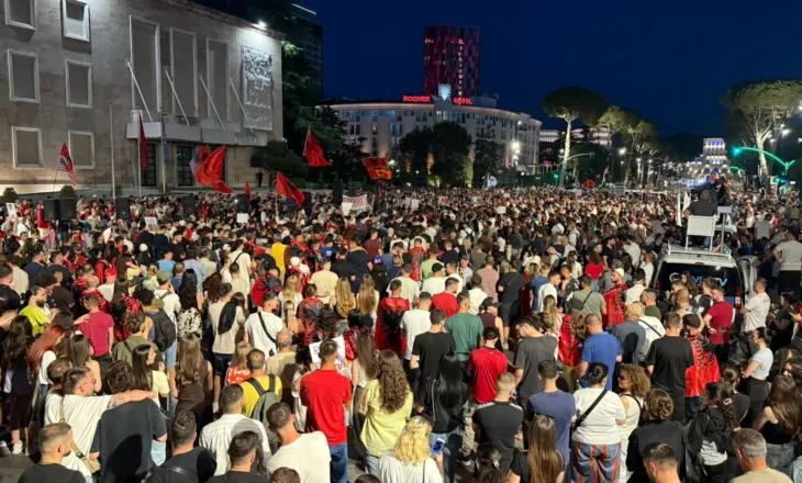 “Të gjithë kërkojnë arrestimin e Ramës dhe Berishës”/ Analiza e “The Economist”:Protestat kanë nervozuar kryeministrin