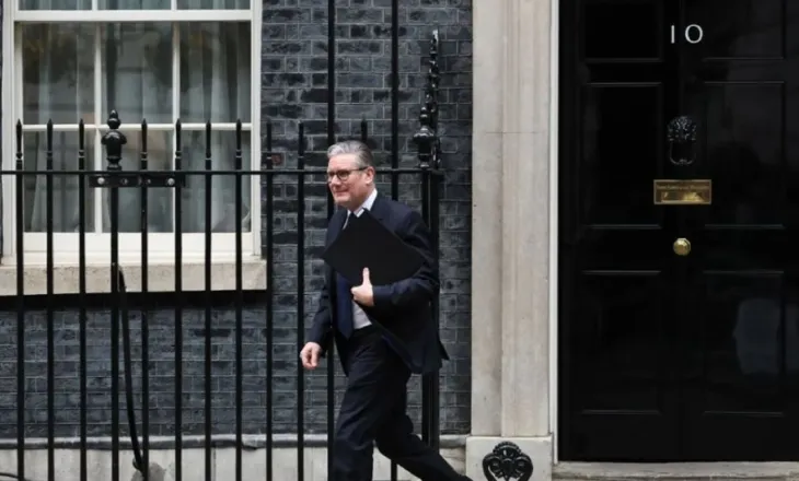 Të gjithë sytë te Keir Starmer – a do ta japë kryeministri britanik dorëheqjen sot?