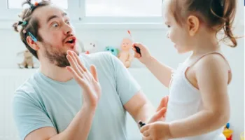 Të mirat dhe të këqijat e të qenit një ‘prind argëtues’