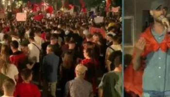 “Të mos afrohen aktivistët politikë”, thirrja e fortë nga podiumi i protestës: T’u tregojmë kulturën atyre që shajnë…