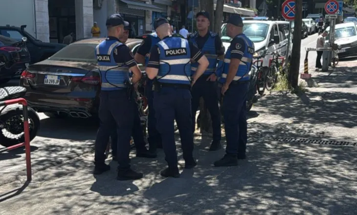 Të pandehurit për vrasjen e 23-vjeçarit dhunojnë njëri-tjetrin në kafazin e GJKKO