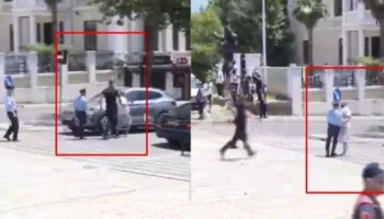 “Të q*fsha r*pt”/ Eskalon përplasja para Kuvendit, protestuesit godasin me vezë Braçen?