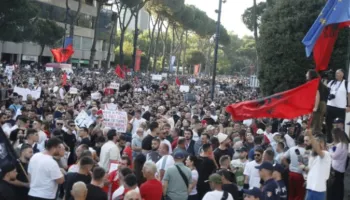 “Të rinjtë, kanë marrë tashmë fatin në dorë”/ Xhemalaj: Kjo protestë ka qëndrueshmëri, ndaj do arrihet dorëheqja