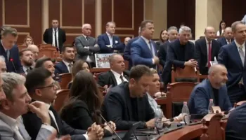 ‘Të shkarkojmë të gjithë Ramën’! Balla-Berishës: Shko po ta mbajti në tubim