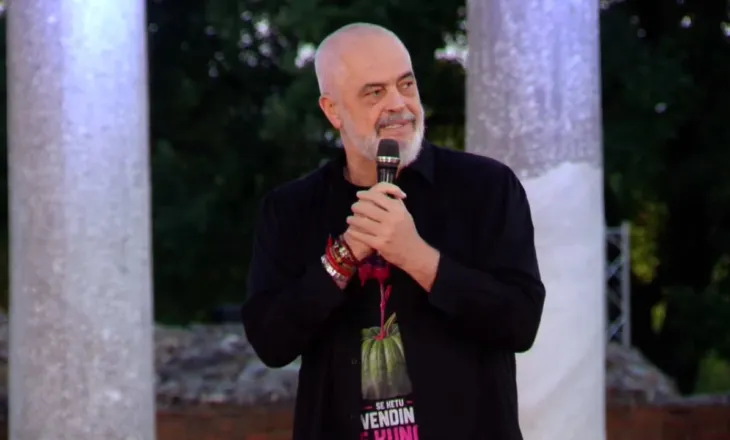 “Te unë e gjetët të ngecte mikrofoni”/ 35-vjetori i PS në Fier, Rama ironizon sërish influencerët: Do thonë blogerët i iku goja këtij