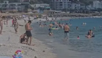 Temperatura mbi 35 gradë/ Fundjava ‘dynd’ Borshin me pushues