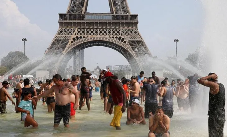 Temperatura mbi 40°C, Franca ndalon alkoolin në publik dhe kufizon aktivitetet në natyrë për shkak të të nxehtit ekstrem