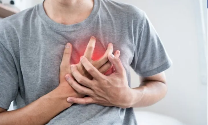 Temperaturat e larta e ngarkojnë shumë zemrën – simptoma që nuk duhen injoruar