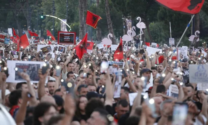 Temperaturat e larta/ Paralajmërohet shtyrje e orarit të protestës