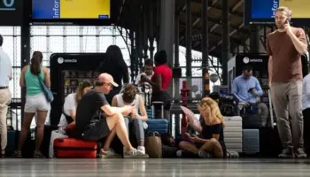 Temperaturat ekstreme paralizojnë Londrën dhe rrjetin hekurudhor