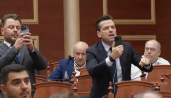 Tensione në Kuvend/ “Jep dorëheqjen tani”, Shehaj me tone të ashpra ndaj Ramës, Peleshi e përjashton nga seanca