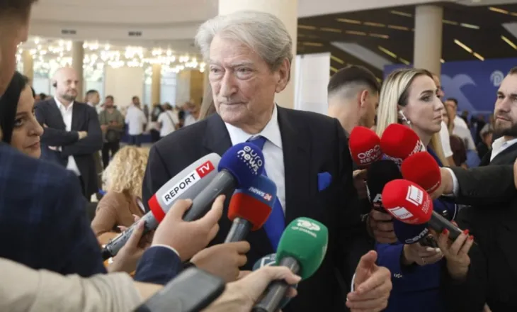 Tensionet në protestë/ Berisha: Shenja të qarta të arrogancës së pushtetit
