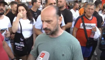 Tensionet në protestë/ “Nuk u ushtrua dhunë në komisariat”, Goxhaj flet pas lirimit: Nuk pranuam të takojmë Avokatin e Shtetit!