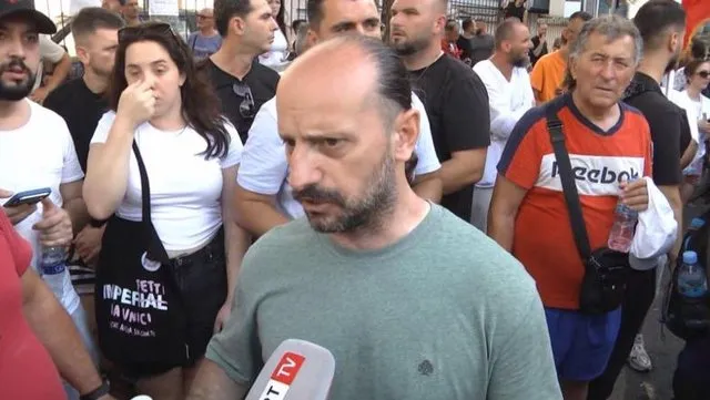 Tensionet në protestë/ “Nuk u ushtrua dhunë në komisariat”, Goxhaj flet pas lirimit: Nuk pranuam të takojmë Avokatin e Shtetit!