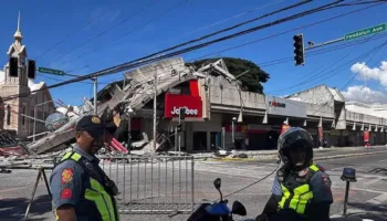 Tërmet 7.8 ballë në Filipine, të paktën 15 viktima dhe mbi 120 të plagosur, autoritetet paralajmërime për cunam 