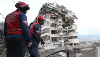 Tërmetet shkatërruese në Venezuelë, të paktën 235 viktima, mijëra të plagosur, vijojnë kërkimet nën rrënoja