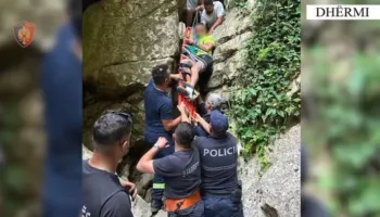 Theu këmbën dhe mbeti i bllokuar në Kanionet e Gjipesë, shpëtohet turisti 45-vjeçar