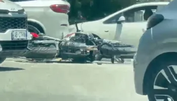 Tjetër aksident në Vlorë/ Makina përplaset me motorin, plagoset një person