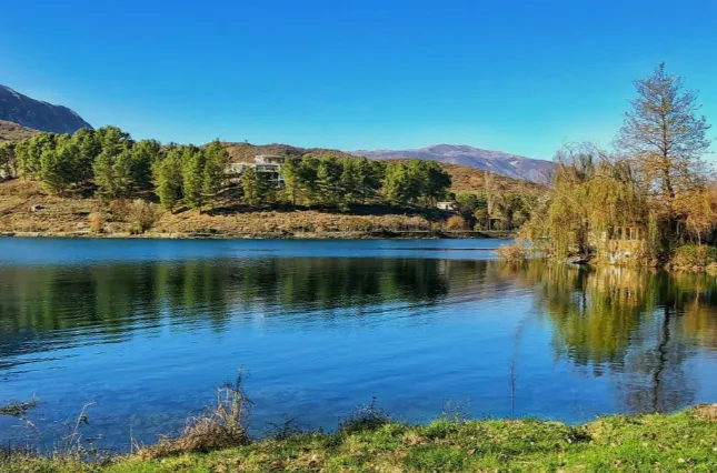 Tjetër ngjarje tragjike në Shqipëri! 62-vjeçari mbytet në liqenin e Viroit (EMRI)