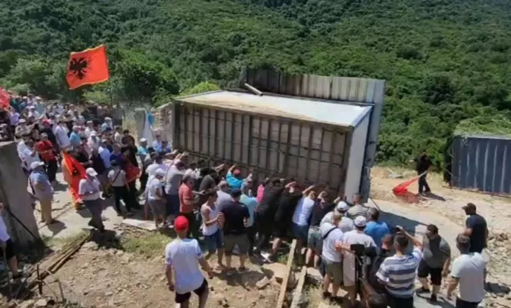 “Tokat e të parëve do t’i mbrojmë me gjak”, protestë në Gjirin e Kakomesë për pronat