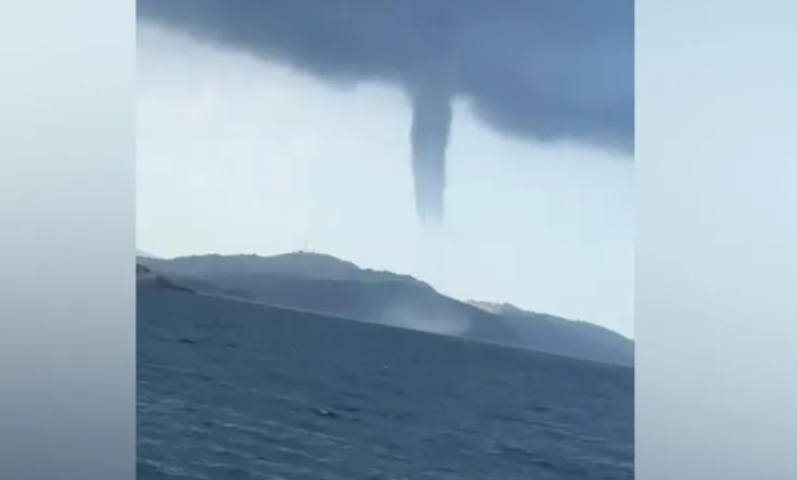 Tornado në Ksamil, fenomeni i rrallë atmosferik tërheq vëmendjen e pushuesve
