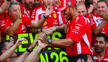 Toto Wolff paralajmëron pilotët e tij: E njoh më mirë se kushdo, Hamilton është rivali kryesor për titull
