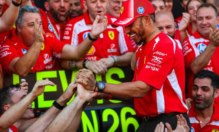 Toto Wolff paralajmëron pilotët e tij: E njoh më mirë se kushdo, Hamilton është rivali kryesor për titull