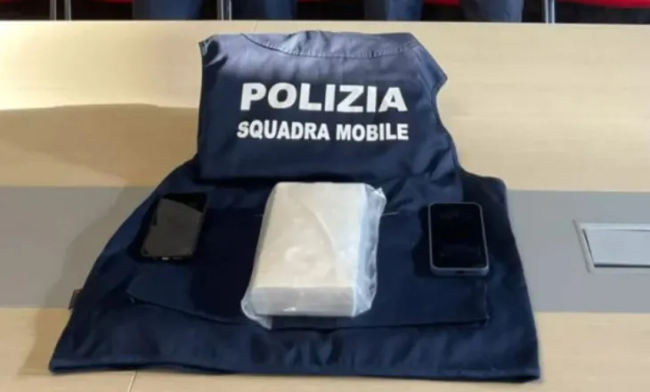 Trafikonte kokainë, shqiptari kapet duke udhëtuar me shpejtësi ‘skëterrë’ – Ja ku e kishte fshehur mallin