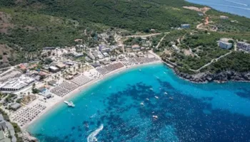 Tragjike në Jalë, 74-vjeçari gjendet i vdekur në hotel, dyshohet se goditi kokën kur…