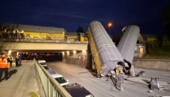 Treni i mallrave bie nga ura në Mynih, një i plagosur rëndë