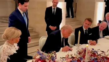 Trump dhe Pezeshkian nënshkruajnë marrëveshjen fillestare për t’i dhënë fund luftës, bisedimet vazhdojnë në 60 ditët e ardhshme