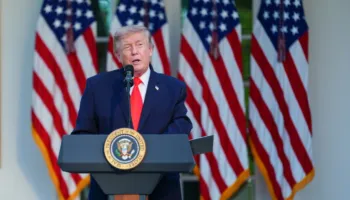 Trump: Irani shkeli armëpushimin, lëshoi dronë dhe goditi anije në Ngushticën e Hormuzit