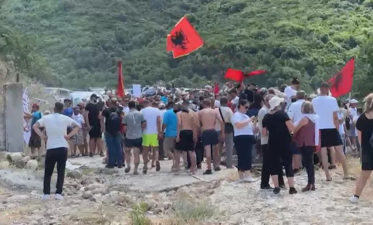 Tubim edhe në Jug, protestuesit prishin rrethimin 22-vjeçar të Kakomesë