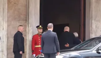 Turi në Ballkan/ Antonio Costa mbërrin në Tiranë, pritet nga kryeministri Edi Rama (VIDEO)